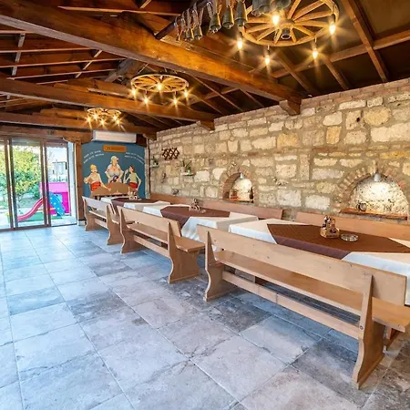 Smokinite Complex - Pool And Bbq Near The Будинок відпочинку