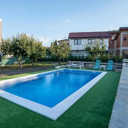 Smokinite Complex - Pool And Bbq Near The Варна